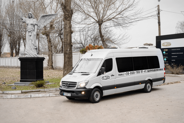 Послуги катафалк ціна Київ: професійний транспорт для гідного прощання